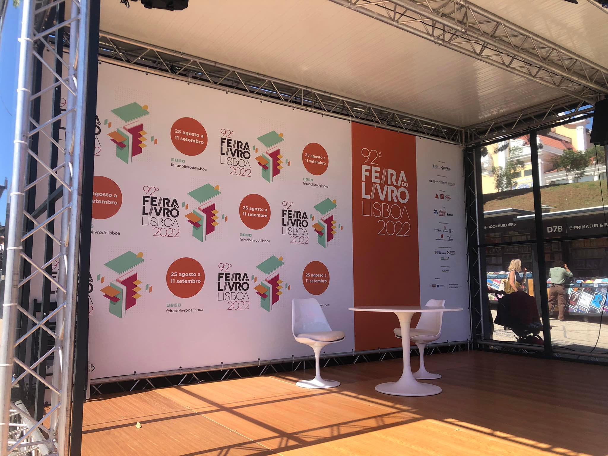 E a grande novidade da Feira do Livro de Lisboa (ao ar livre) é… a ausência de máscaras