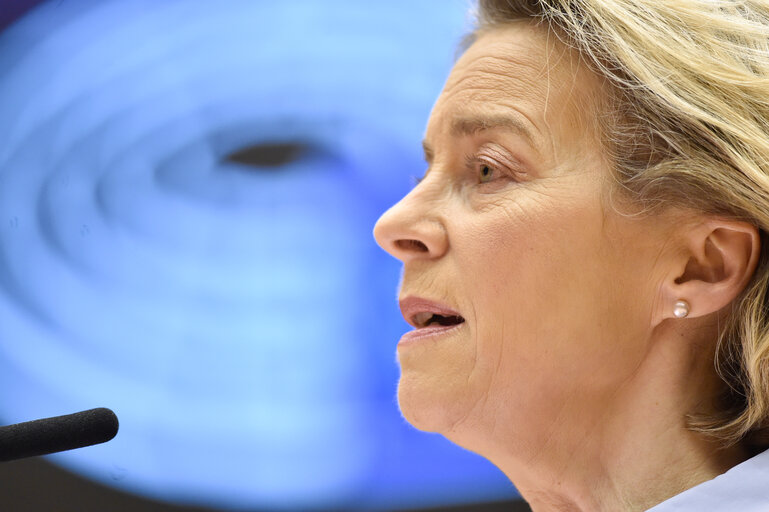 Contratos da Pfizer: um nó (cada vez mais) górdio para a Comissão Europeia