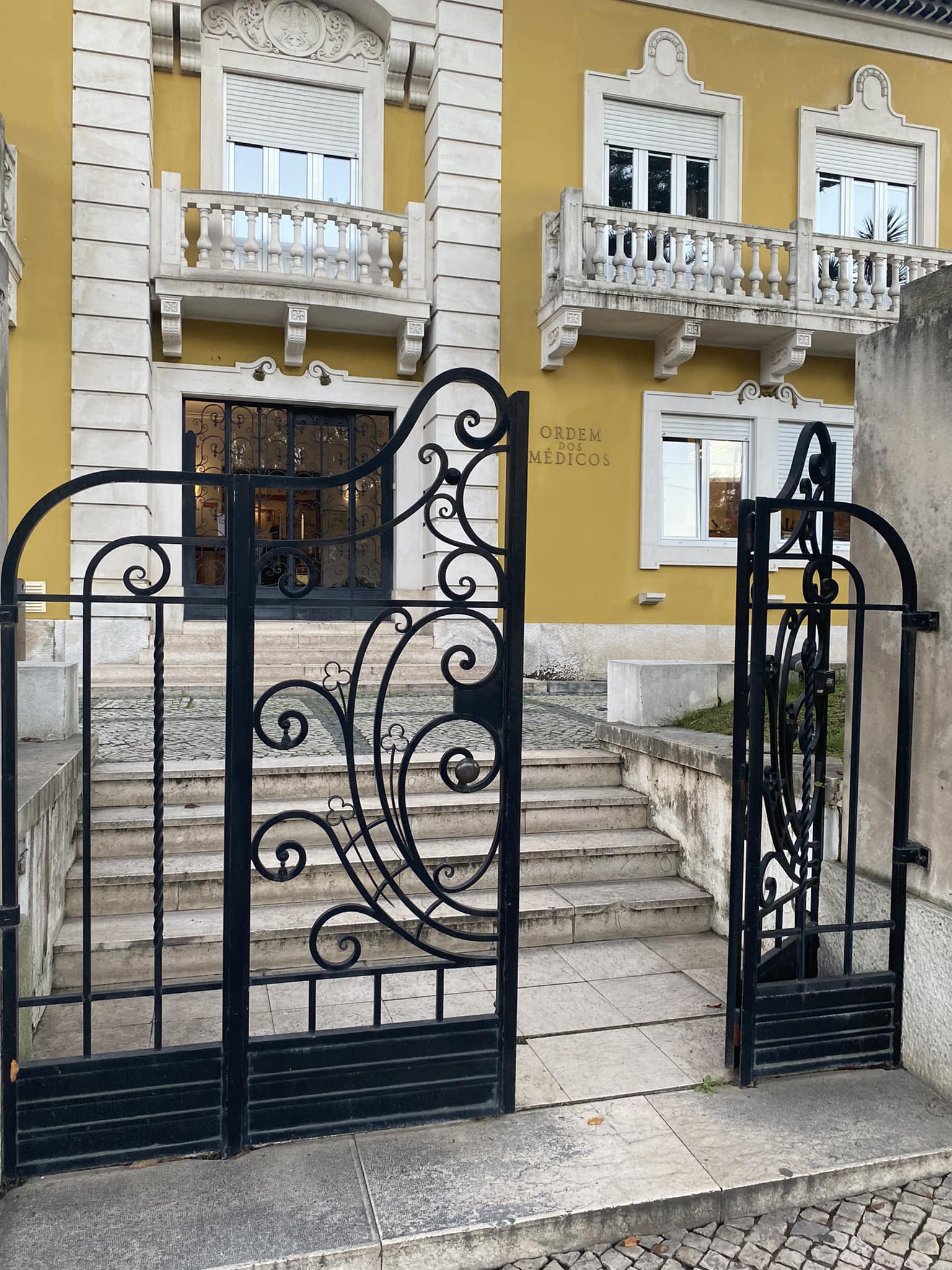 Sanção de 12 meses para médico que mostra “uma ignorância extrema da anatomia e das técnicas cirúrgicas’ está engavetada na Ordem dos Médicos há mais de um ano