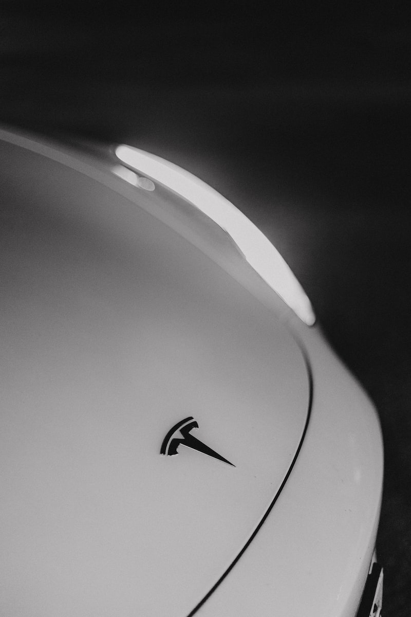 Afinal, passa-se alguma coisa extraordinária com as acções da Tesla? E com Elon Musk?