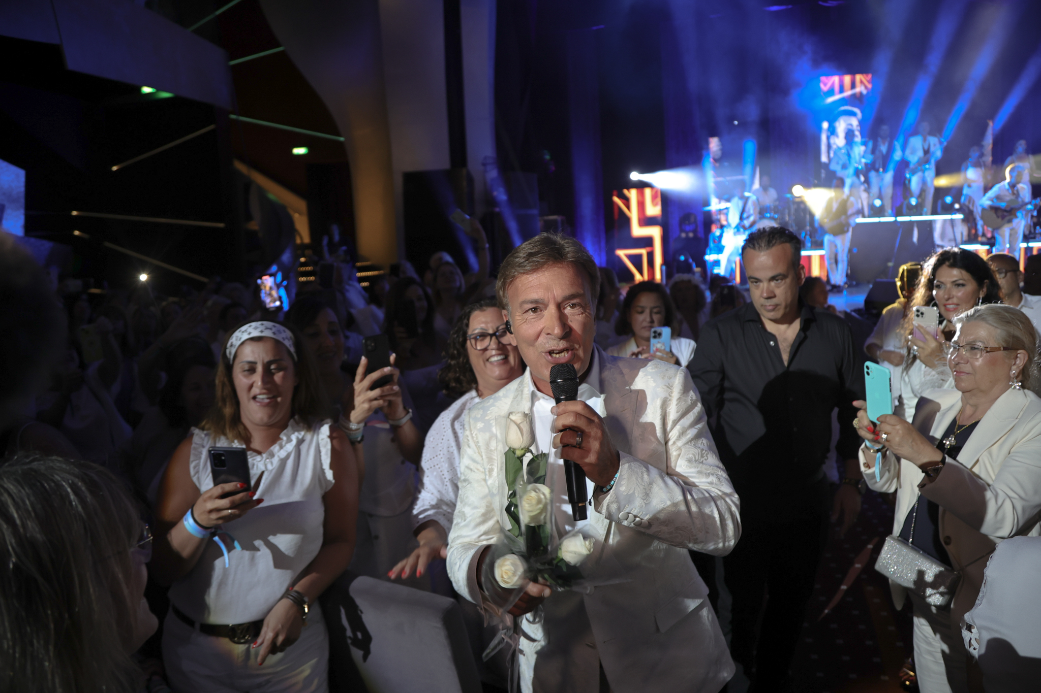 Associação Sara Carreira não diz se empresa (bem) lucrativa de Tony Carreira é mecenas e se transferiu património para benefícios fiscais