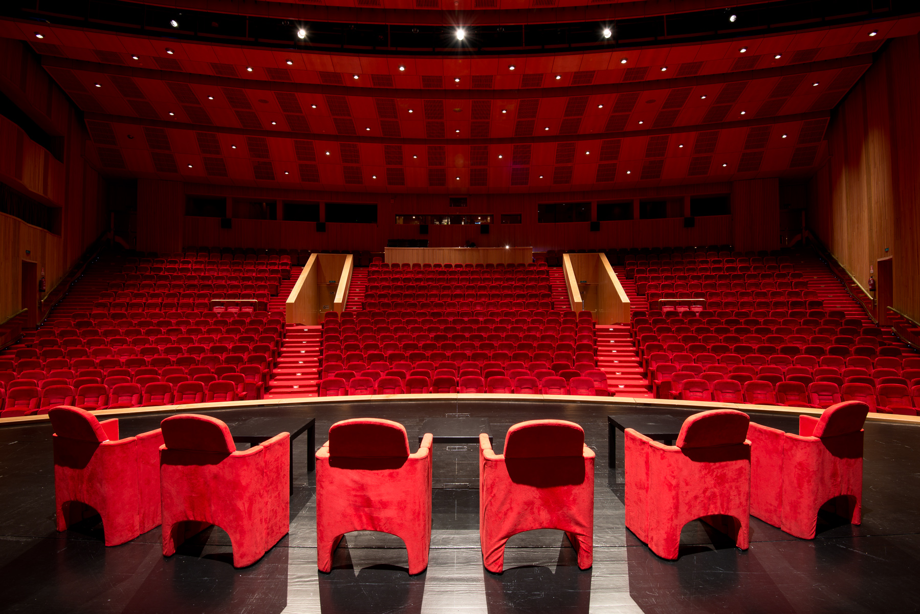 A promiscuidade de “uma nova era”: talks, peritos e associações ligadas ao Governo, lobbies e dinheiros de farmacêuticas