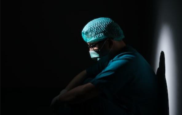 Lockdowns: Tese de doutoramento do director-geral da Saúde mostra números desastrosos em doentes não-covid