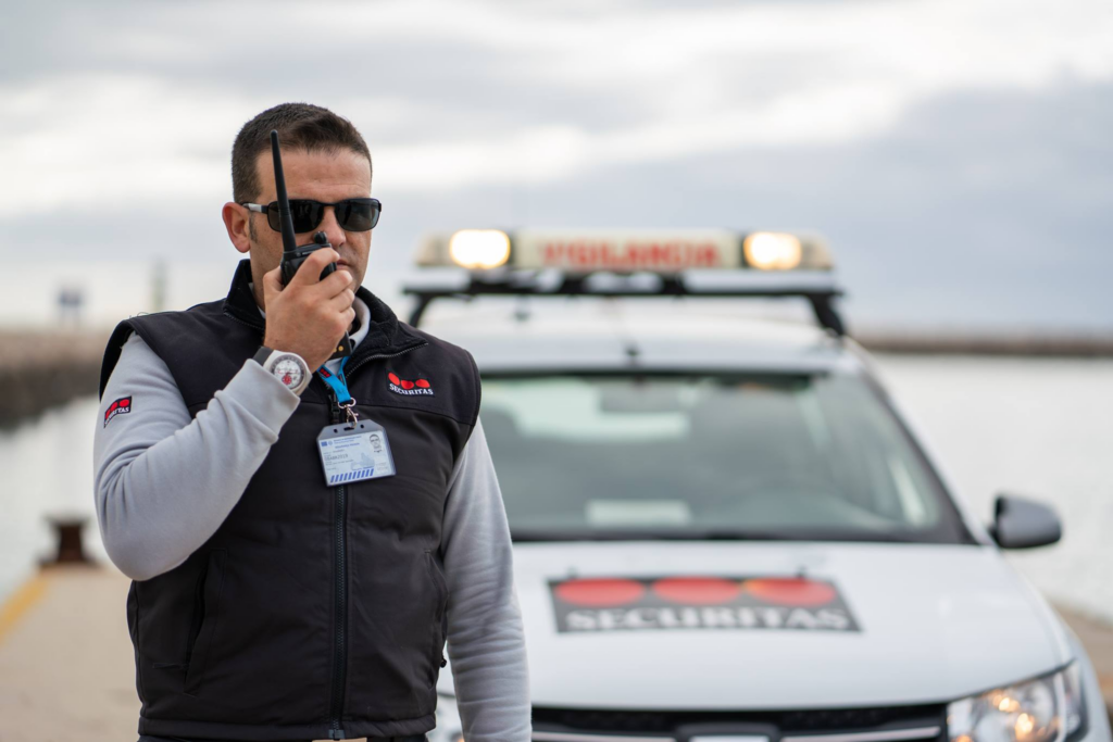 Serviço de Estrangeiros e Fronteiras divulga ajustes directos de 900 mil euros ‘esquecidos’ durante mais de um ano