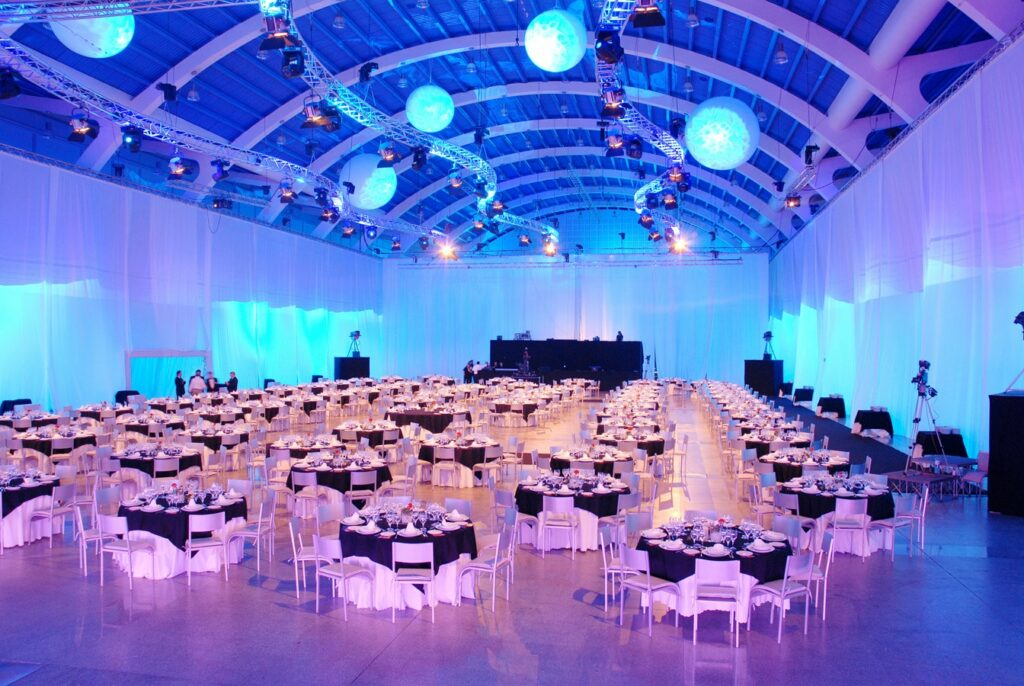 Beberete e comerete para o Fórum da OCDE ao preço de 370 euros por goela