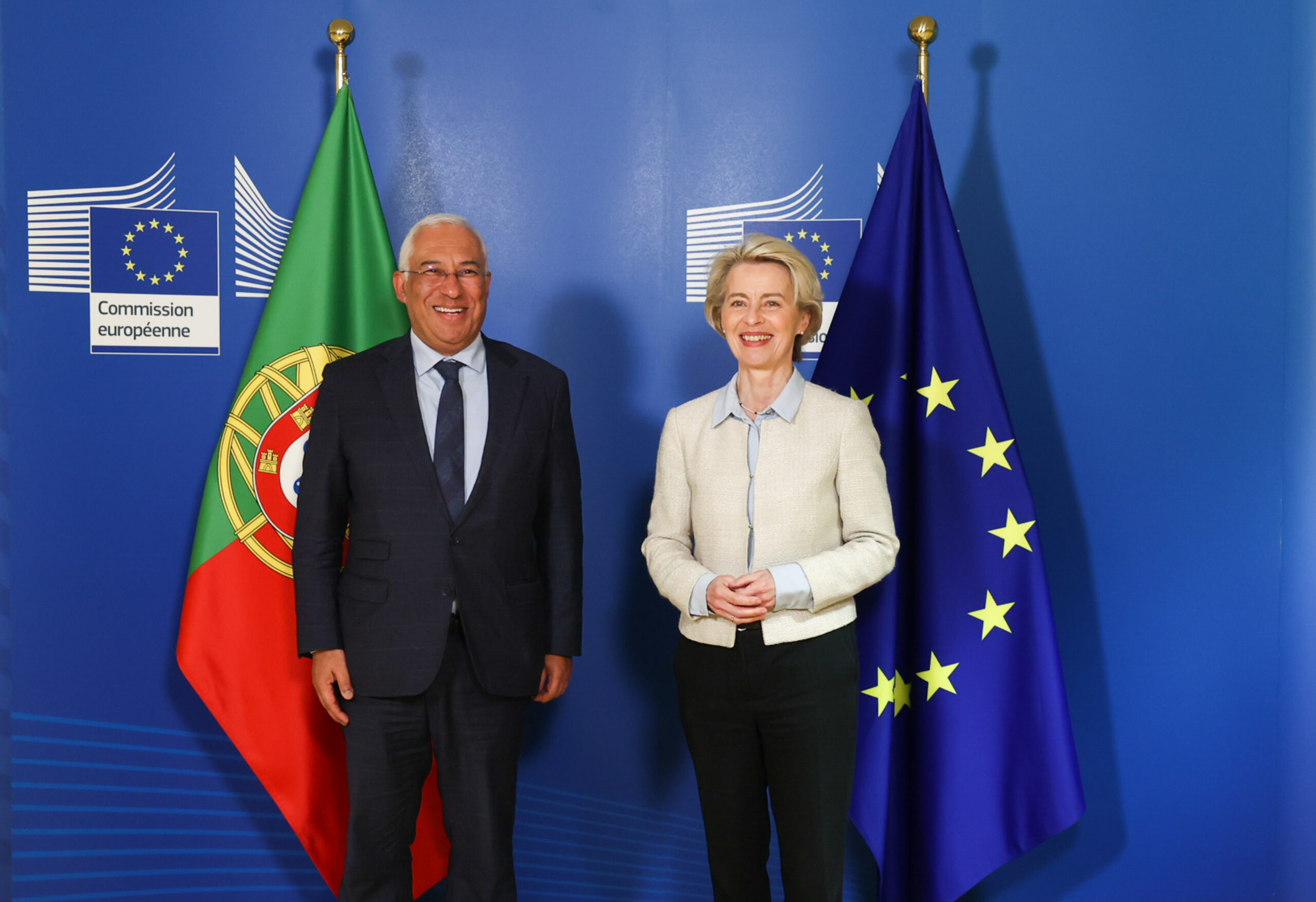 Vacinas: Governo cessante autoriza despesa de 210 milhões de euros em mais doses que acabarão no lixo