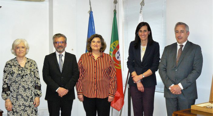 Transporte de doentes: Centro Hospitalar do Oeste faz uma dezena de contratos ilegais com IPSS de Mafra