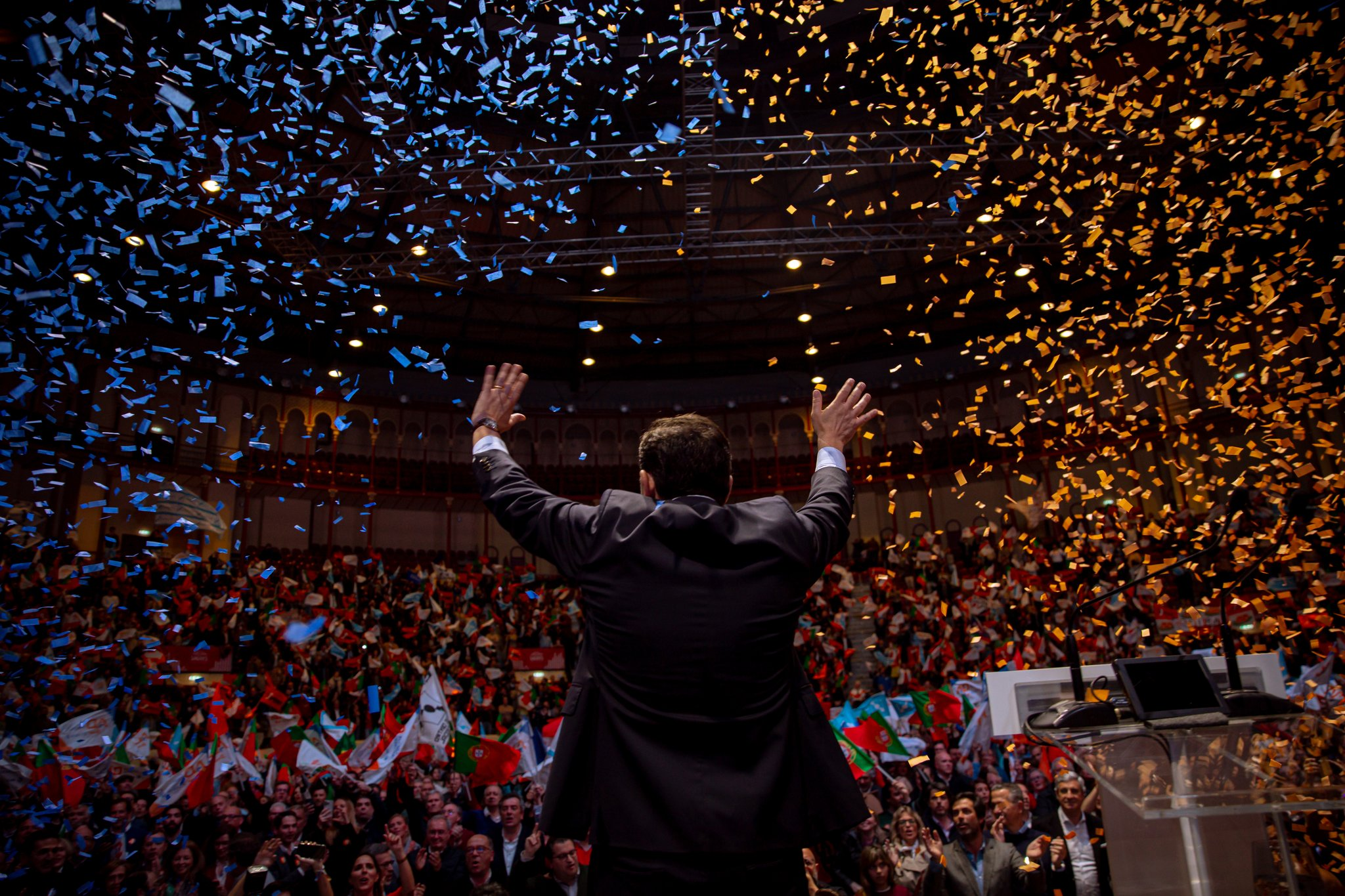 Meio país completamente zangado