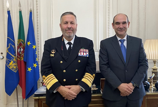 ‘Beija-mão’ do líder da Marinha no Supremo Tribunal Administrativo causa mal-estar