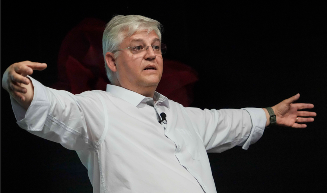 Pedro Andersson multado por actividade publicitária incompatível com o jornalismo