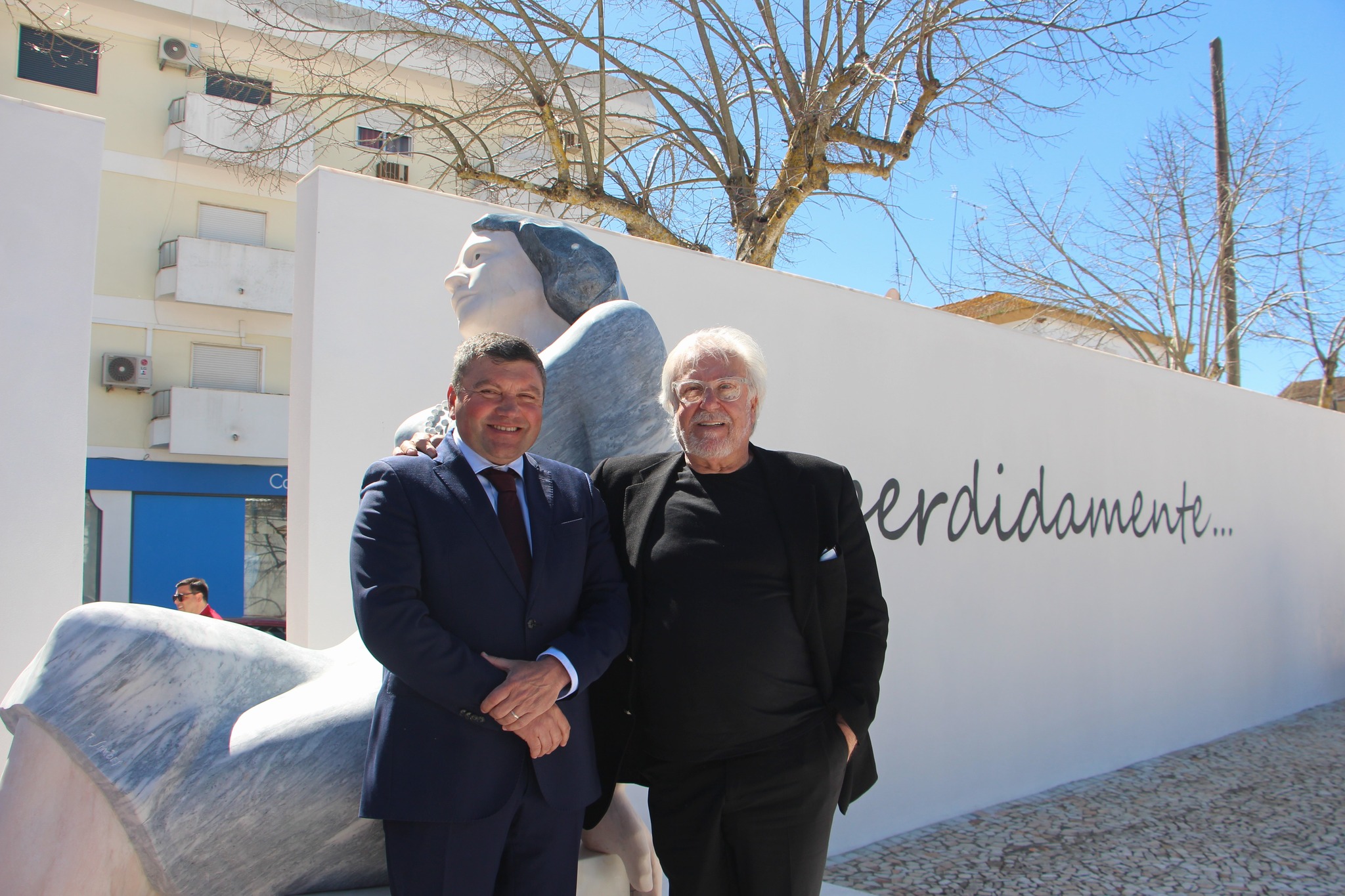 Florbela Espanca a dobrar: Isaltino pagou 100 mil euros por cópia de escultura