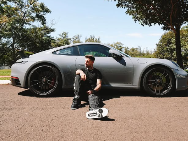 Youtuber brasileiro com 12 milhões de seguidores acusado de adultização pondera vir para Portugal