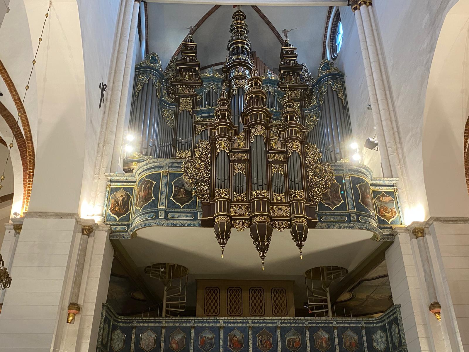 Na Rīgas Doms, uma hora entre tubos e eternidade