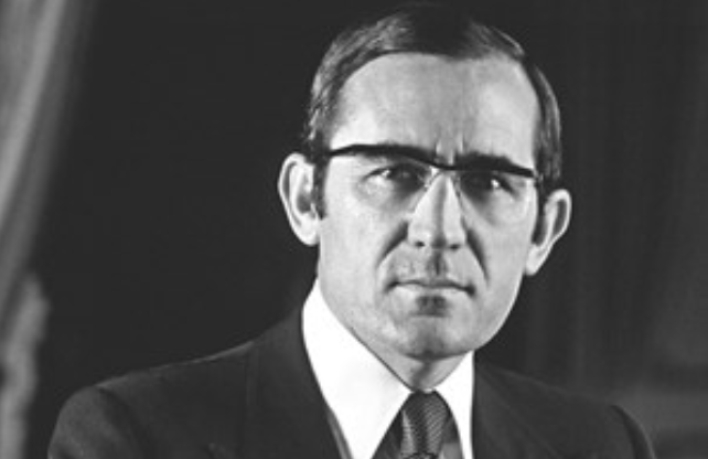 Como Soares e os militares escolheram Ramalho Eanes