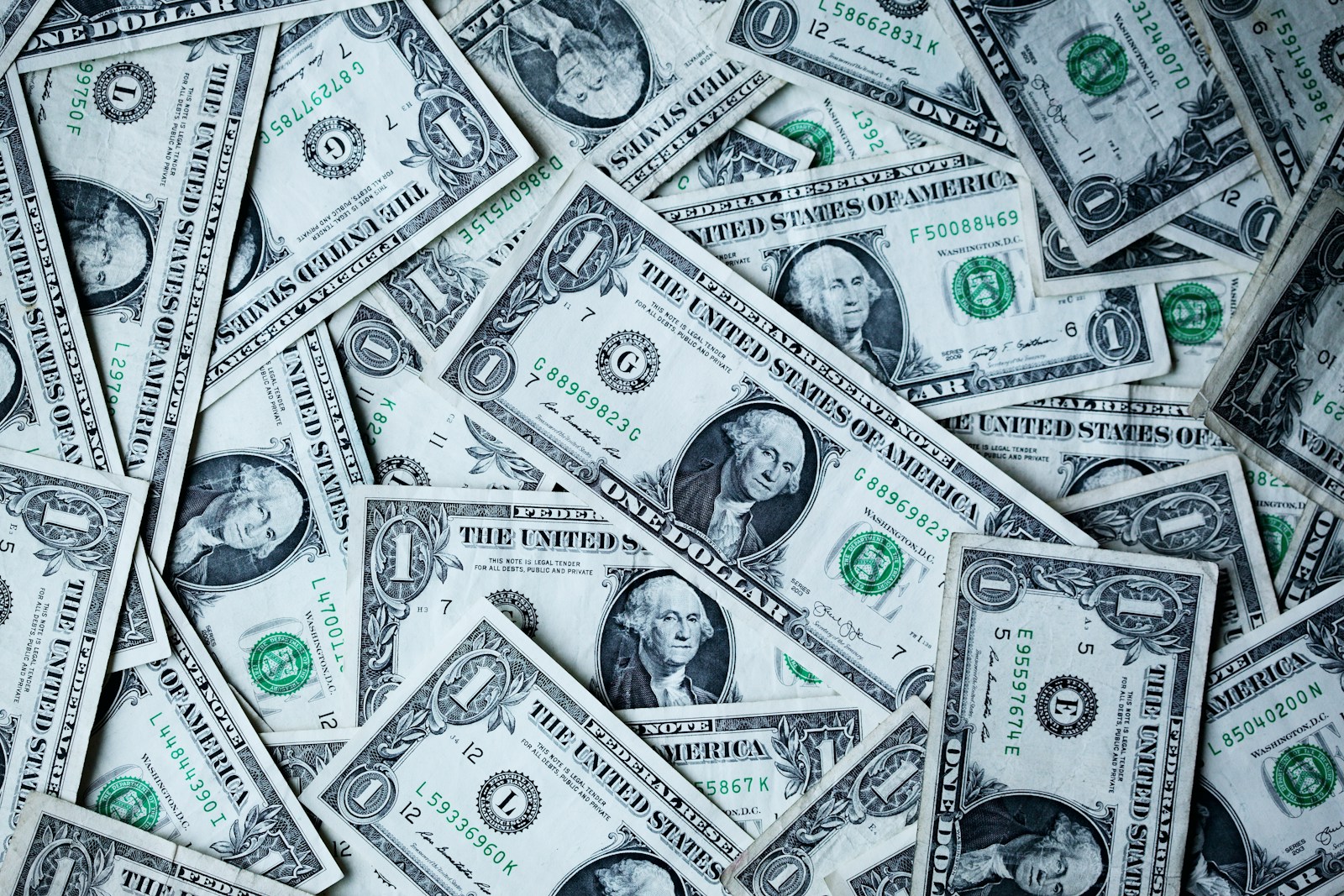 Venezuela: quem se mete com o dólar, leva!