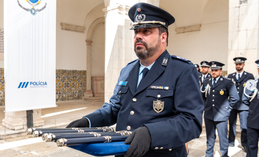 Para doer e durar: Governo gasta 1,7 milhões de euros em cassetetes