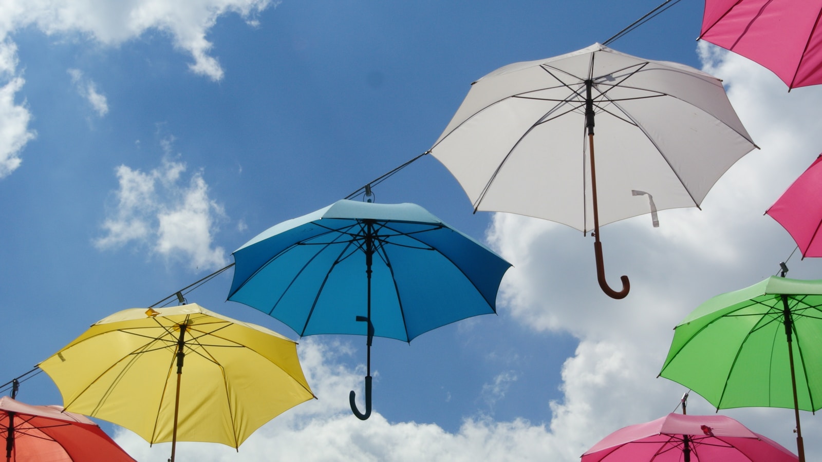 Brindes: Banco público torra 88 mil euros em guarda-chuvas e outras bugigangas