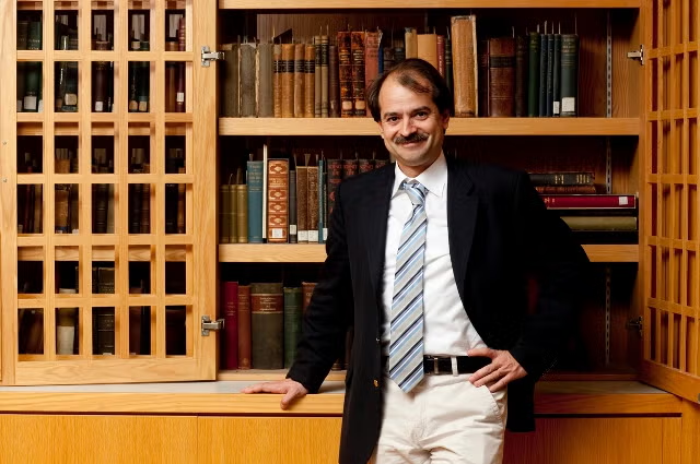 John Ioannidis e a pandemia: ‘A batalha final entre zelotas pandémicos e conspiradores negacionistas deixou a ciência  despedaçada entre tribos beligerantes’