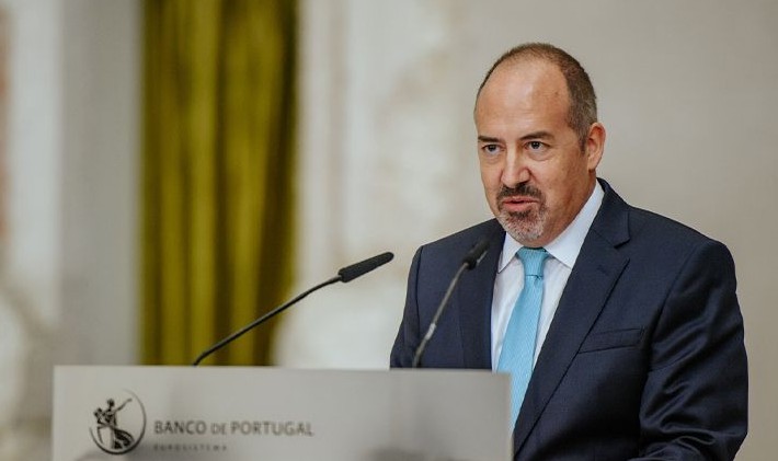Novo governador, velhos hábitos: Banco de Portugal dá 1,2 milhões de euros de mão beijada à Cuatrecasas