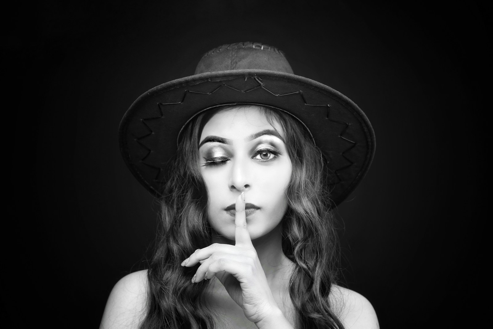 woman wearing hat grayscale photo