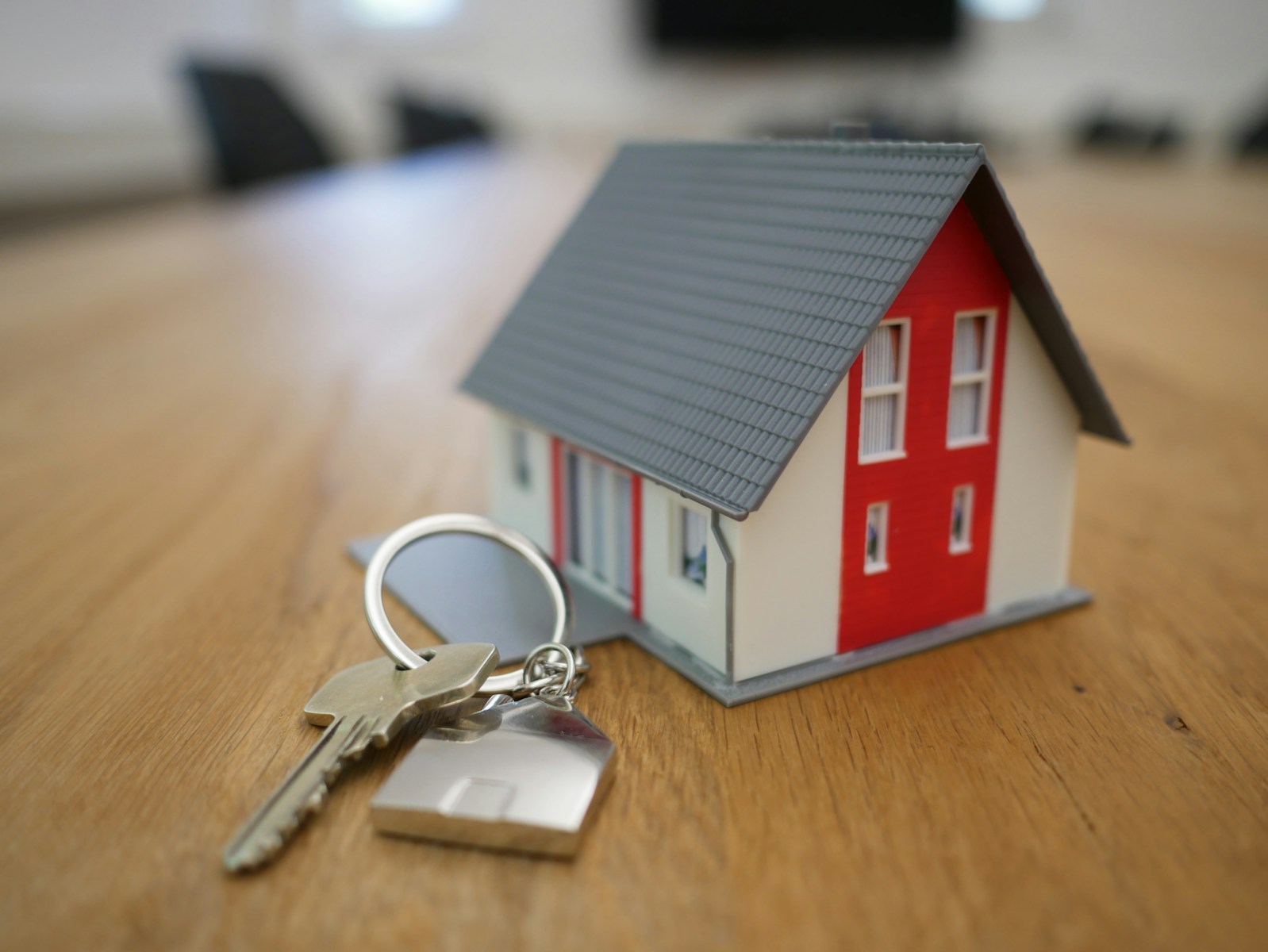 É sua a casa, é seu o terreno, mas quem manda é o Estado