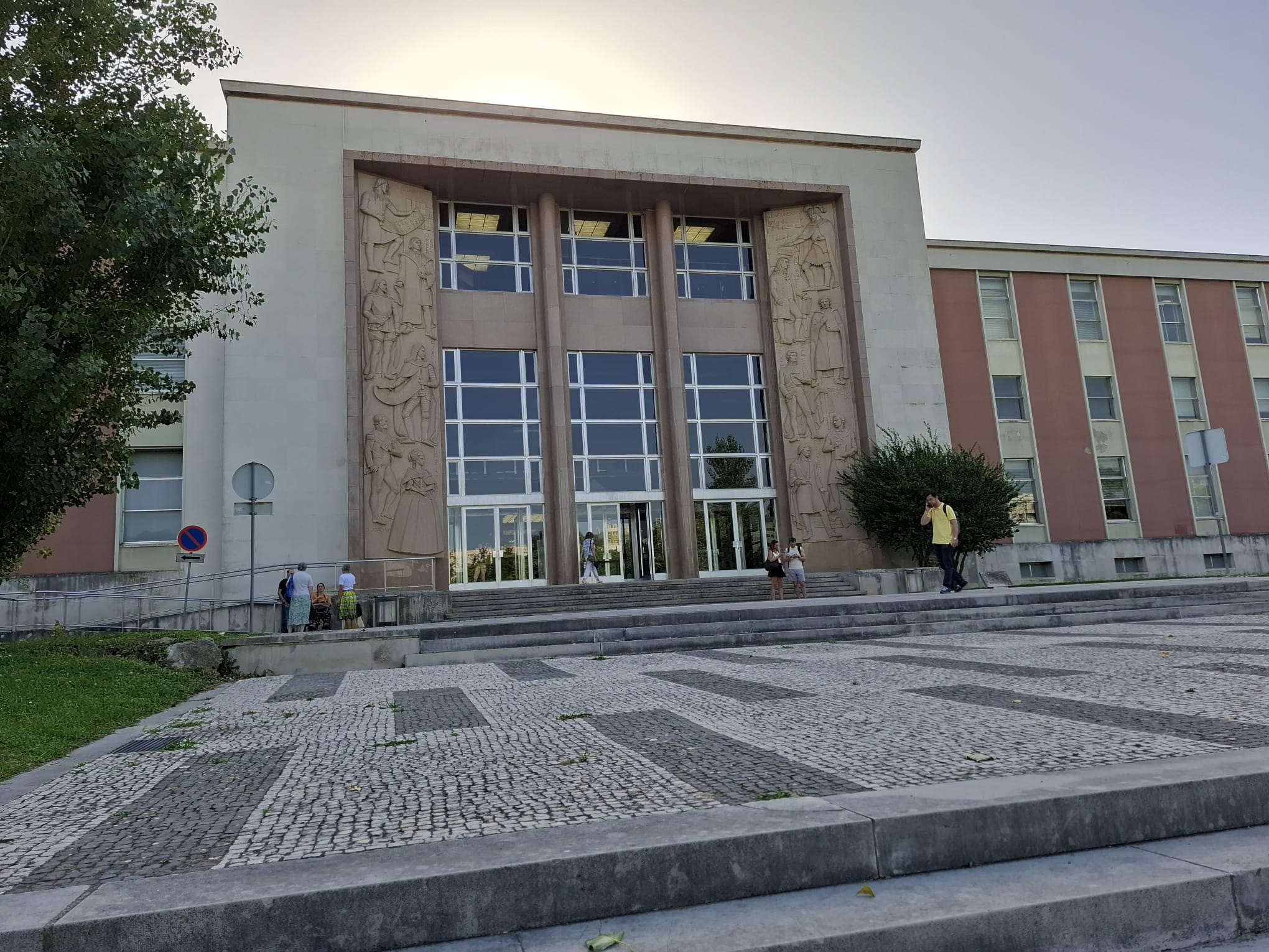 Biblioteca Nacional: o estranho caso do “atraso” da obra ‘As causas do atraso português’