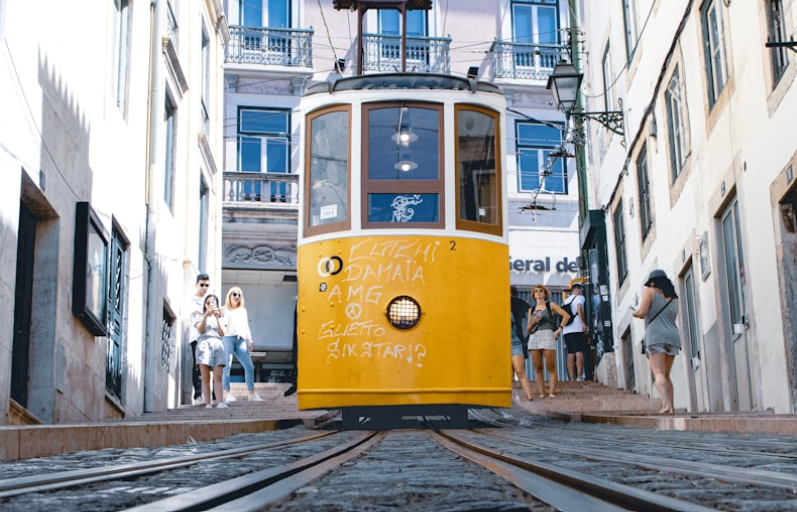 Elevadores da Bica e do Lavra só estarão operacionais em 2030 (ou mais tarde)